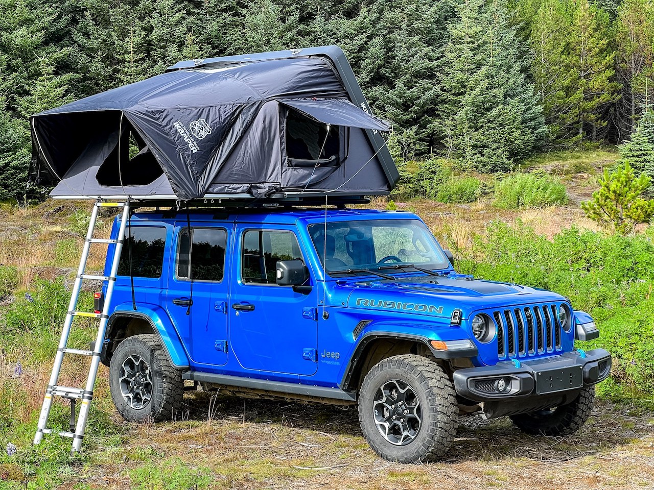 Rent a Jeep Wrangler Camper roof top tent with Geysir Car Rental